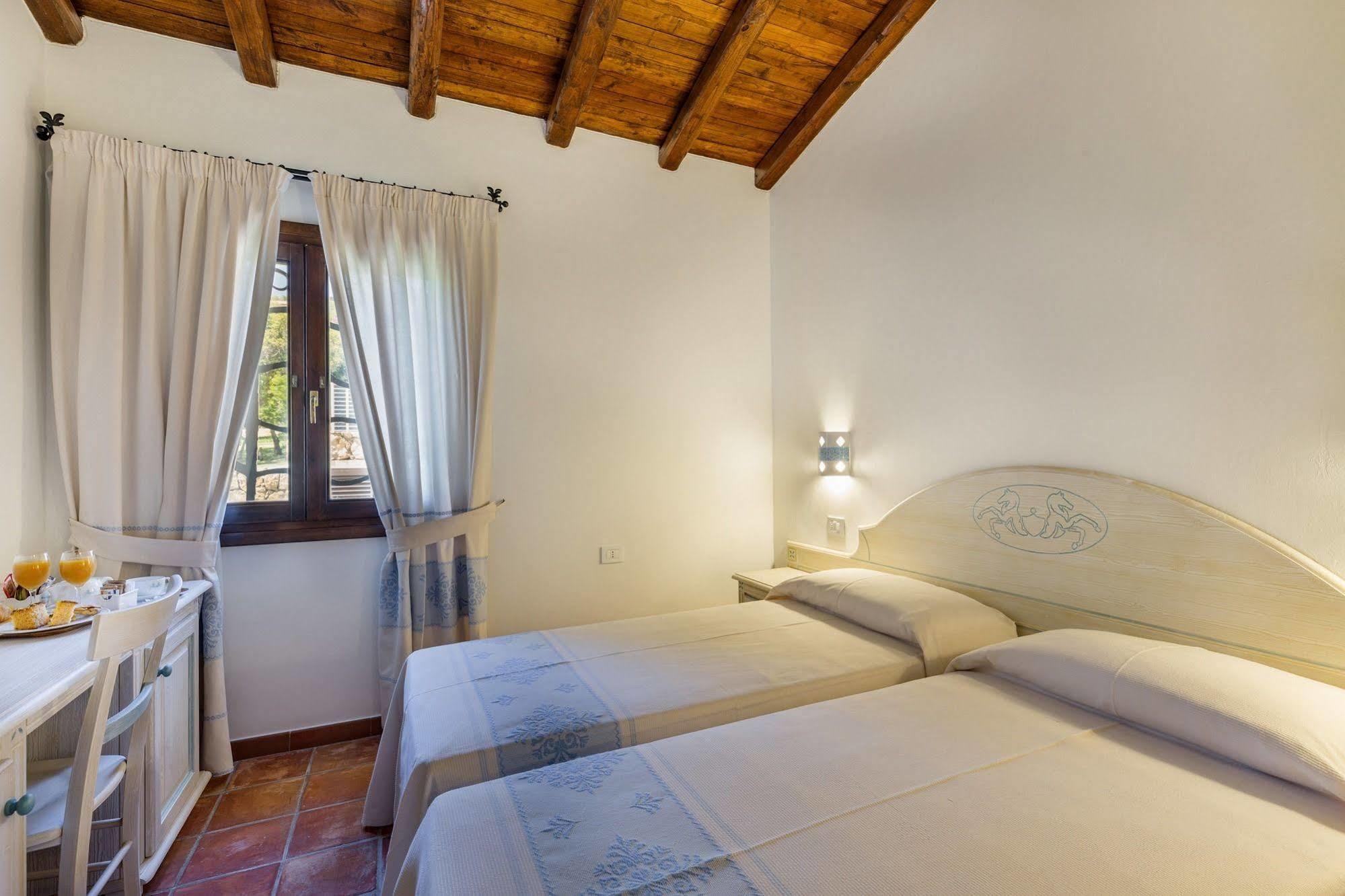 Hotel Costa Caddu San Teodoro  Eksteriør bilde